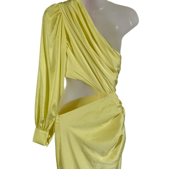 Gigii’s Yellow Satin Asymmetric One Shoulder Slit Ruched Maxi Dress Size Small - Picture 10 of 12
